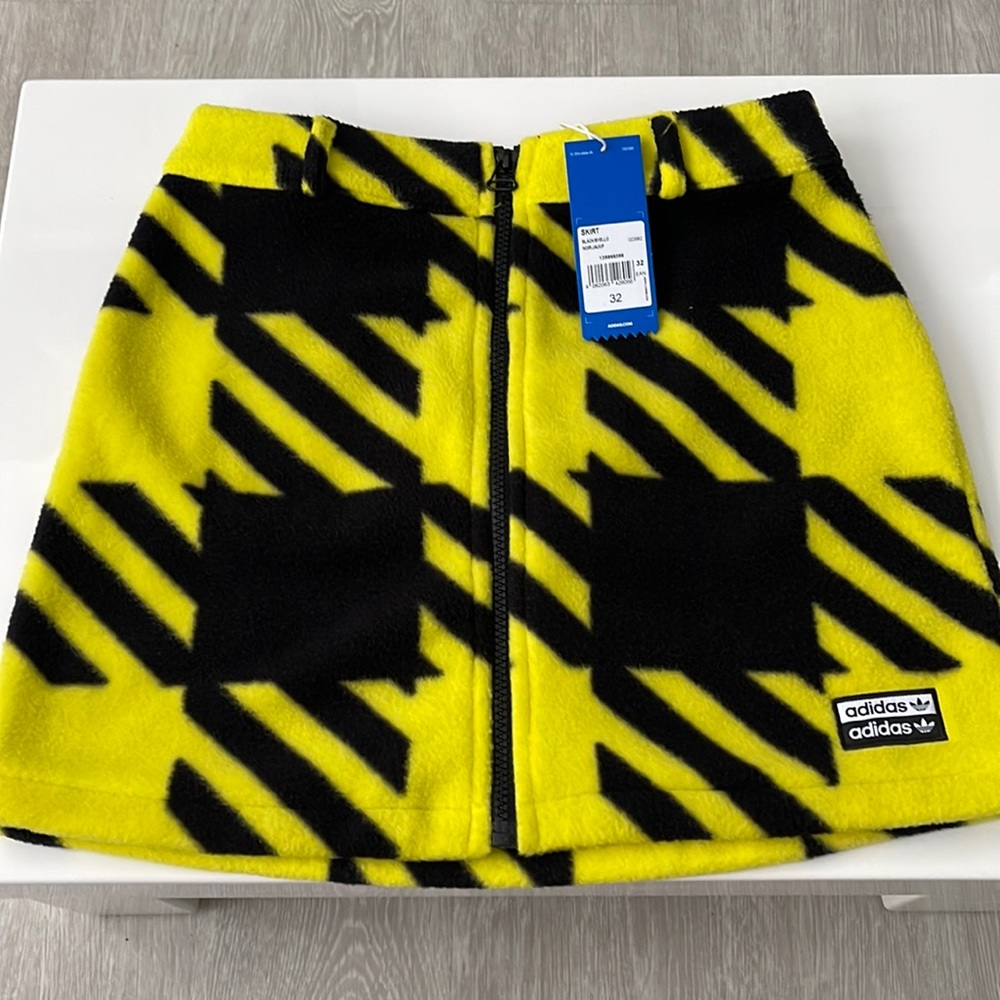 New Adidas Black Yellow Fleece Zip up Mini Skirt. Size XS.